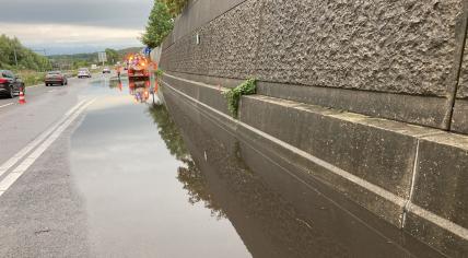 Water on the A2 near the Kruisdonk junction after heavy rainfall, 25 August 2023