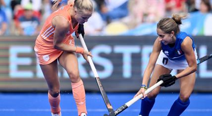 Luna Bocke with the Dutch national field hockey team takes on Italy's Ailin Oviedo at EuroHockey 2023. 22 August 2023