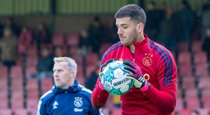 Geronimo Rulli, Sunday 2 April, 2023, season 2022/2023, match between Go Ahead Eagles and Ajax.