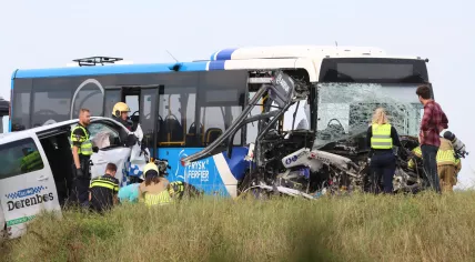 A taxi crashed into a bus in Berlikum, Friesland, leaving 14 adults and children injured. 26 September 2023