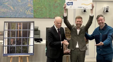 Photographer David van Dam awarded the PrinsjesFotoprijs 2023 for the best political photo of the year for his photo of State Secretary Eric van der Burg during asylum crisis consultations, 14 September 2023