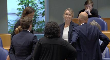 Several prominent politicians gathered around Leonie Vestering after she announced her surprise resignation as a Member of Parliament in the Tweede Kamer. 12 September 2023