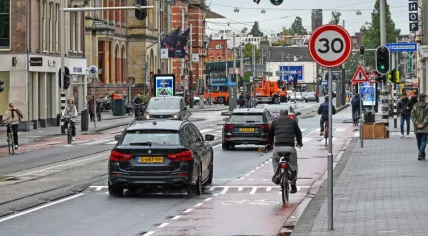 A 30 kilometer per hour speed sign in Amsterdam