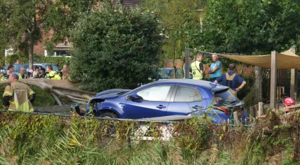 A car crashed into the playground of daycare 't Werkel on Dijkgraafhof in Zwolle, injuring one child. 2 October 2023