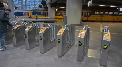 Man checking in with an OV chip card at Den Haag Central Station, 28 December 2020