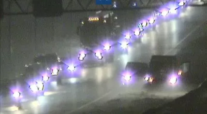 Traffic builds up on a foggy A7 toward Zaandam behind an accident near Avenhorn, 10 October 2023