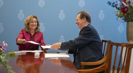 Tweede Kamer leader Vera Bergkamp and PVV Senator Gom van Strien during his first day working on the Cabinet formation process. 24 November 2023