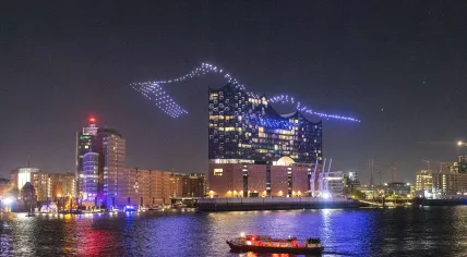 Breaking Waves by Drift in Hamburg, 2022