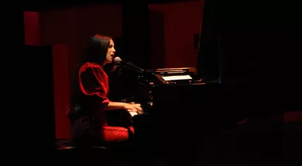 Dutch-Turkish singer Karsu during a TEDx event in Istanbul. 19 October 2019.
