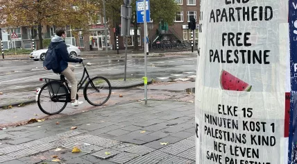 Signs posted in Amsterdam promoting a ceasefire and freedom of movement in the Palestinian Territories. 13 November 2023