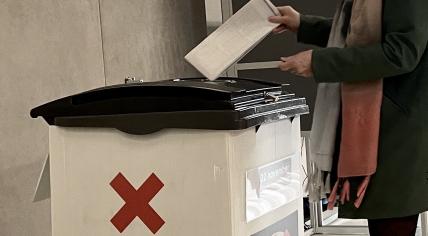 A person casting their vote in the 2023 parliamentary election at a polling station in Amsterdam, 22 November 2023