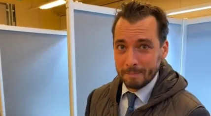 FVD leader Thierry Baudet votes in the Tweede Kamer election two days after he was assaulted with a beer bottle at a campaign event. 22 Nov. 2023