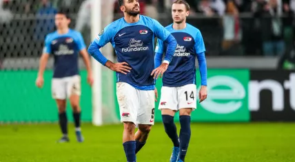 Vangelis Pavlidis of AZ Alkmaar disappointed about the 2-0 during the UEFA Conference League wedstrijd in group E between Legia Warsaw and AZ Alkmaar in the Legia Warsaw Municipal stadium on 14 december 2023 in Warsaw, Poland