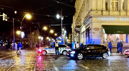 Police closed the Prague city center street, Smetanovo nábřeží, in response to a mass shooting at Charles University. 21 December 2023