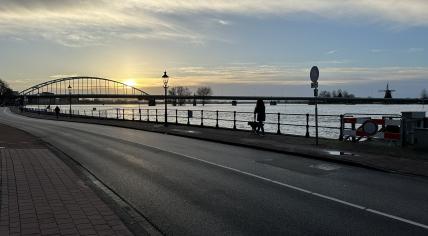 Deventer closed the Welle, a road and walkway along the IJssel River, due to rising water levels. 26 December 2023