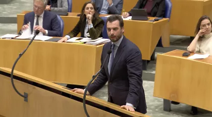 FvD leader Thierry Baudet in the Tweede Kamer after the vote on his suspension for not disclosing additional job functions. 19 December 2023