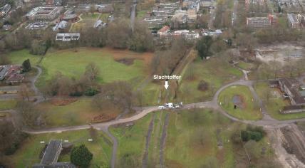 Police set up in a Leidschendam park several meters away from where a Polish man was found dead under suspicious circumstances. 21 December 2023