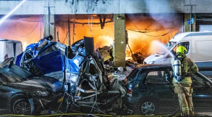Firefighters respond to explosions in an apartment building garage on Schammenkamp in Rotterdam, where the fire then spread to the residences. 29 January 2024