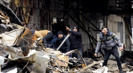 Family members of a man missing since an explosion and fire in an apartment building on Schammenkamp in Rotterdam call for police officers after finding a body in the rubble, 31 January 2024