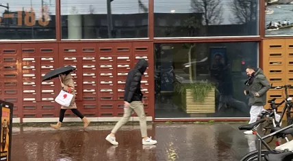 People in Amsterdam-Oost jog to avoid the strong wind and rain ahead of Storm Henk. 2 January 2024