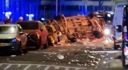An explosion blew a car out of a garage on Schammenkamp in Rotterdam Zuid, causing a fire in the apartment building above. 29 January 2024