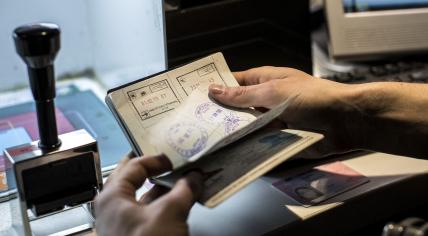 A Koninklijke Marechaussee officer doing a passport check