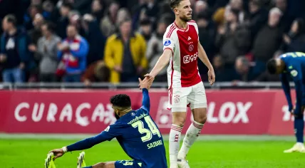 Ismael Saibari of PSV Eindhoven, Jordan Henderson of Ajax during the Dutch Eredivisie match between Ajax Amsterdam and PSV Eindhoven at the Johan Cruijff ArenA on February 3, 2024 in Amsterdam, Netherlands.