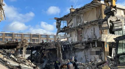 Rotterdam police search for two missing men after a canine unit picked up a scent in the rubble from a building explosion on Schammenkamp. 1 February 2024