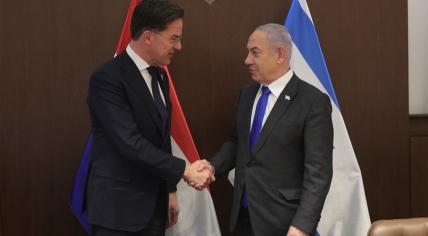 Dutch Prime Minister Mark Rutte shaking hands with Israeli Prime Minister Benjamin Netayahu, 12 February 2024