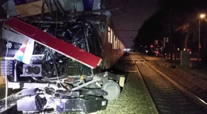 A train collided with a Carnaval float on the level crossing on Zevenbergseweg in Berghem, 11 February 2024