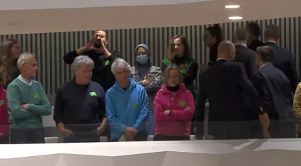Pro-Palestinian protestors interrupt a memorial in the Tweede Kamer for Dries van Agt, shortly after the former prime minister died. 27 Feb. 2024