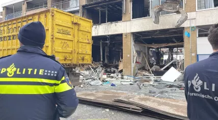 Police at the scene of an explosion, fire, and building collapse on Schammenkamp in Rotterdam-Zuid. 2 February 2024