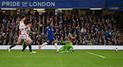Chelsea's Colombian striker #35 Mayra Ramirez (C) scores the opening goal during the UEFA Women's Champions League quarter-final second-leg football match between Chelsea and Ajax on March 27, 2024