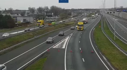 The A2 and N2 closed in both directions between junctions De Hogt and Leenderheide due to a possible gas leak near the road.