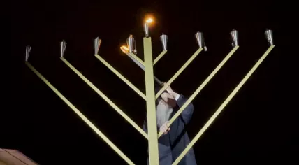 Rabbi Aryeh Heintz lights the Hanukkah menorah in Utrecht. 17 December 2023