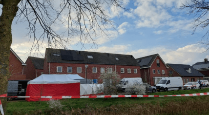 Police at a home on Dotterbloen in Boekel where two children were stabbed by their mother, 6 March 2024