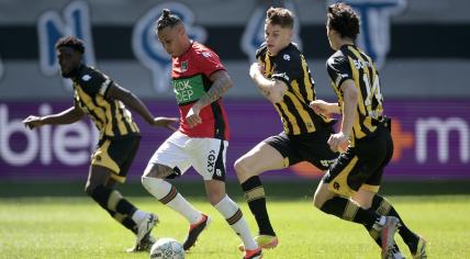  Tjaronn Chery of NEC Nijmegen, Gyan de Regt of Vitesse during the Dutch Eredivisie match between Vitesse and NEC Nijmegen at the Gelredome on April 7, 2024 in Arnhem.