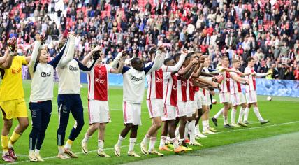  Ajax celebrates the 2-1 victory after the Dutch Eredivisie match between Ajax Amsterdam and FC Twente at the Johan Cruijff ArenA on April 14, 2024 in Amsterdam, the Netherlands.