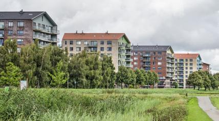 a colorful group of apartment buildings on the edge of Annie M.G. Schmidt park in Lansingerland, 29 August 2020