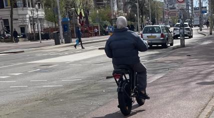 Someone riding a fatbike zips by on the Linnaeusstraat in Amsterdam-Oost. 29 March 2024