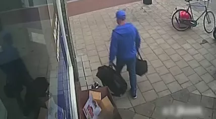 Camera images of the man suspected of murdering Piet Hoovers and his wife Tae on July 15, 2017. 
