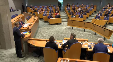 Pieter Omtzigt makes a comment to Martin Bosma as Ronald Plasterk looks on. 14 February 2024