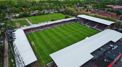 The Adelaarshorst stadium. 