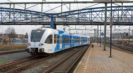 An Arriva train arriving at Zwolle station from Emmen on the Vechtdal line, 4 January 2014