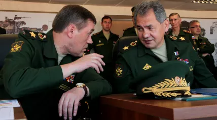 Valery Gerasimov (l) and Sergei Shoigu (r) during a Russian military athletic ceremony. 17 August 2023