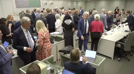 Housing Minister Hugo de Jonge greets senators ahead of the vote on the Affordable Rent Act. 25 June 2024.