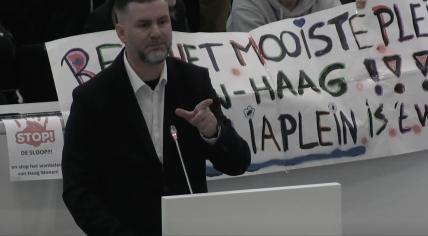 Patrick Wijsman, chairman of the residents’ organization De 5 Struiken, speaking at a Hague city council meeting on the demolition of homes on Weigeliaplein, 12 June 2024