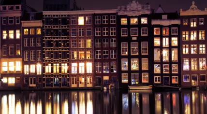 The rear of buildings along the Warmoesstraat in Amsterdam, as seen from Damrak. 13 February 2019