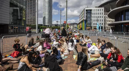 Fans have gathered at the Johan Cruijff ArenA for a Taylor Swift concert. The American singer's performance is part of The Eras Tour.