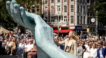 Kelly de Vries stands with the monument in Amsterdam dedicated to her murdered father, Peter R. de Vries. 15 July 2024